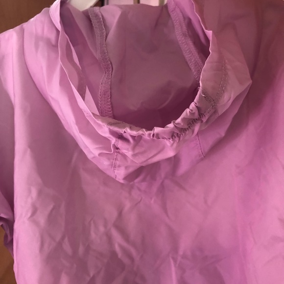 NWT NIKE PACKABLE WINDBREAKER - Picture 6 of 10